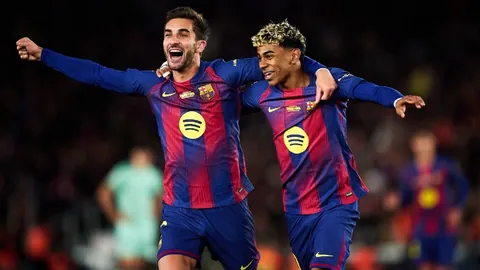 库里贡献28分7助攻5篮板 勇士97-94惊险逆转尼克斯 继续赛季横扫对手赢下7连胜